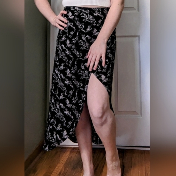 Forever 21 Black & Grey Floral High Low Skirt | Size Small - Picture 4 of 6